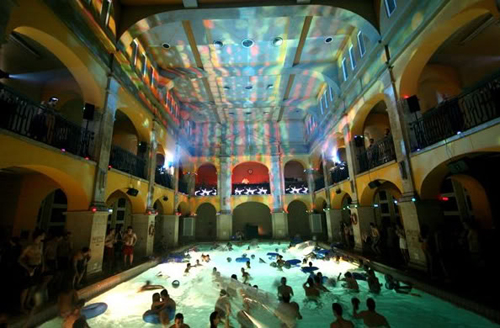 Cinetrip in den Bädern der Raute von Budapest