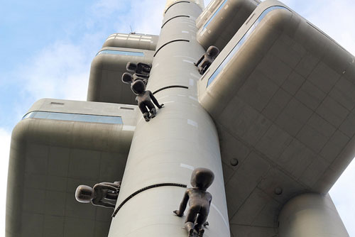 Die kontroverse Kunst von David Černý in Prag